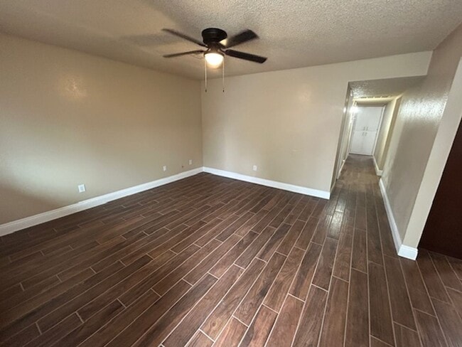 Building Photo - *** MOVE IN SPECIAL - $300.00 OFF FIRST MONTHS RENT***