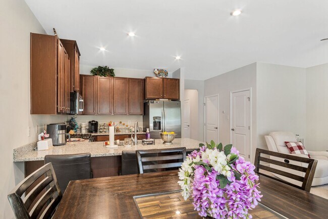 Building Photo - Fully Furnished 3 Bedroom 2.5 Bath Townhome in Williamsburg!