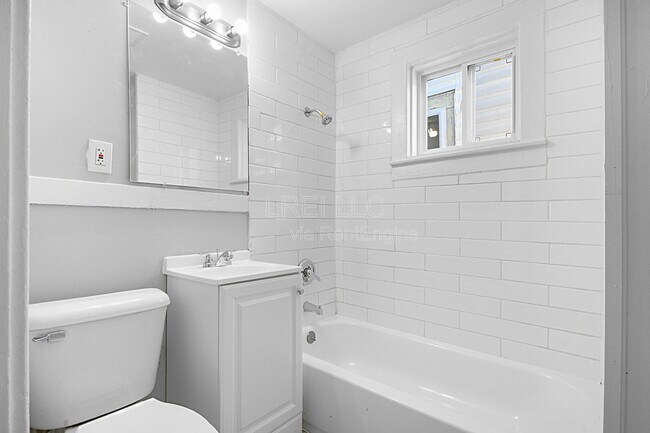 Building Photo - 2645 Grand Ave