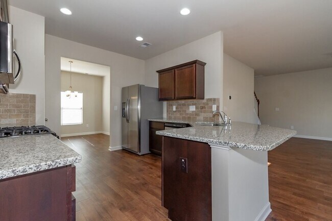 Building Photo - 4702 Southwind Rd