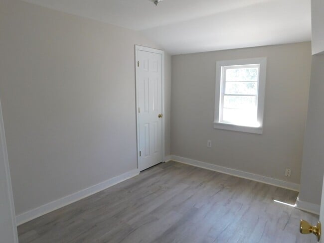 Building Photo - 3 bedroom 1 bath heart of Elizabeth City