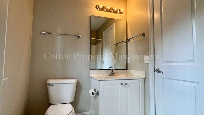 Building Photo - 8854 Plantation Landing Dr