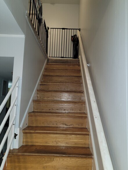 Stairs - 14835 Anderson Ct