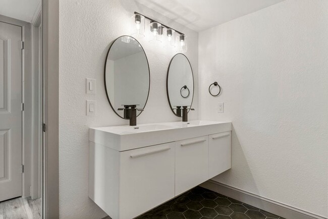 Building Photo - ONYX at 37th