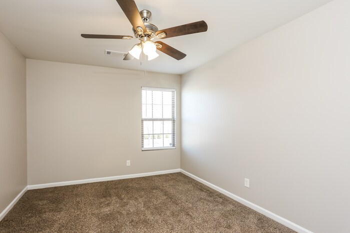 Building Photo - 2405 Marlin Dr