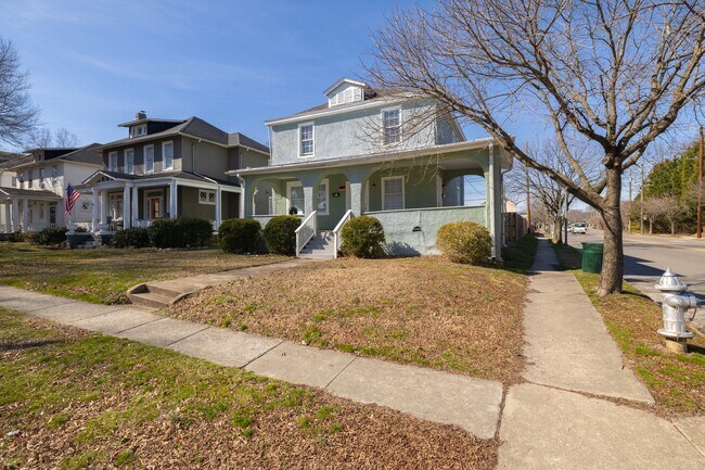 Building Photo - 2922 Noble Ave