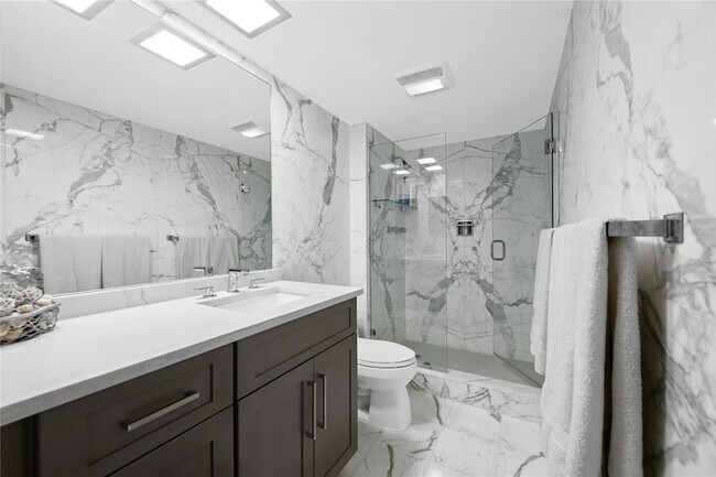 Building Photo - 3850 Galt Ocean Dr