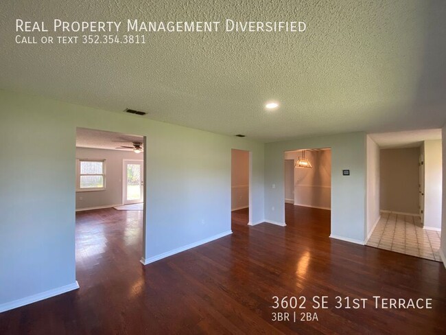 Building Photo - Cedar Hills - Desirable SE neighborhood 3/2/2