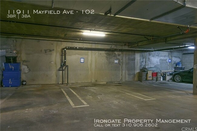Building Photo - 11911 Mayfield Ave