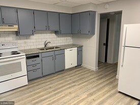 Building Photo - 513 Winslow Ave