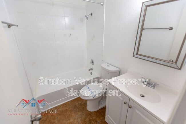 Building Photo - 3120 N 67th Ln