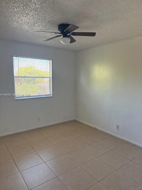 Building Photo - 3920 Woodside Dr