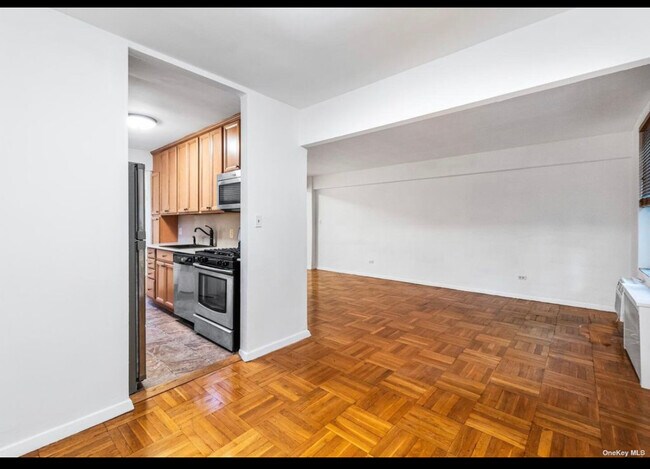 Building Photo - 4325 Douglaston Pky