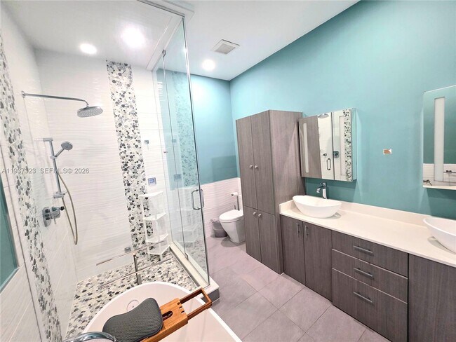 Building Photo - 310 Poinciana Island Dr