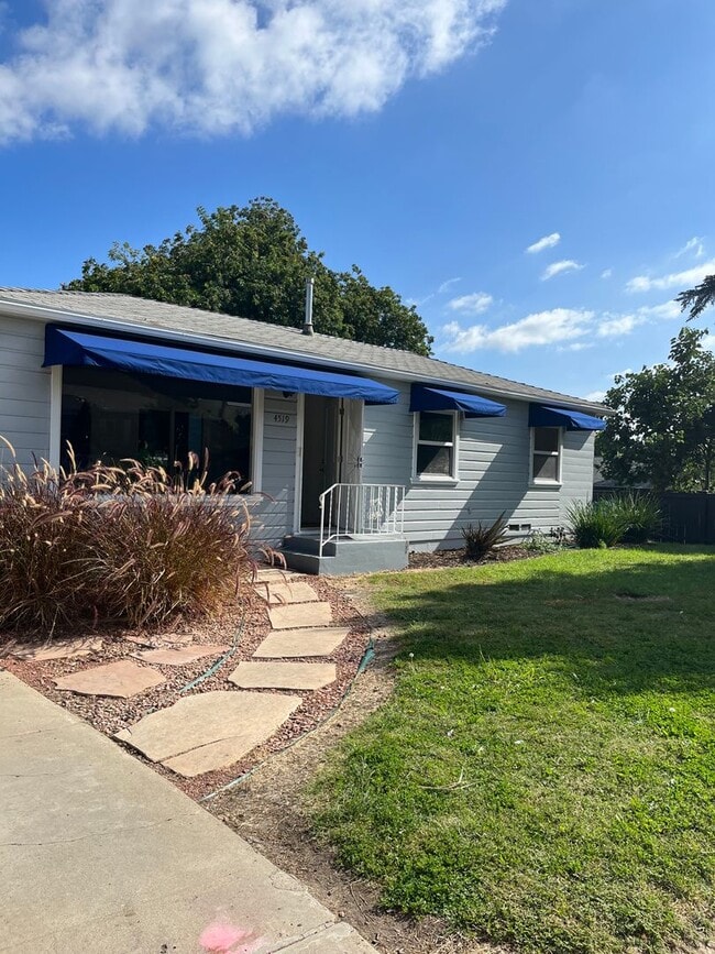 Building Photo - Lovely Single Story Home