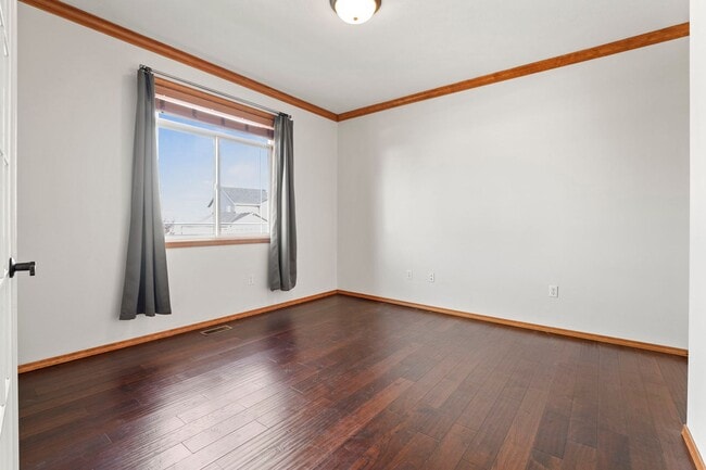 Building Photo - Beautiful 3 bedroom 2 bath Home On The Pla...