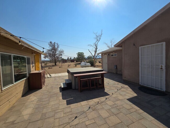 Building Photo - Fully Furnished, Secluded & Private