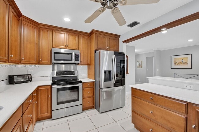 Building Photo - 3810 Rowena Cir