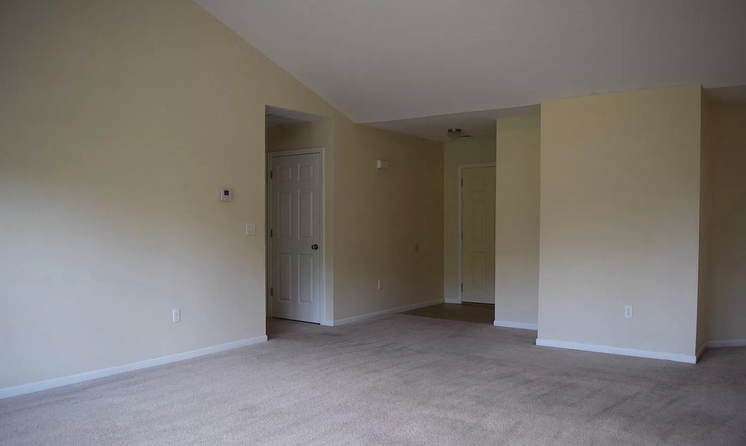 Living room - 24353 Tanglewood Rd