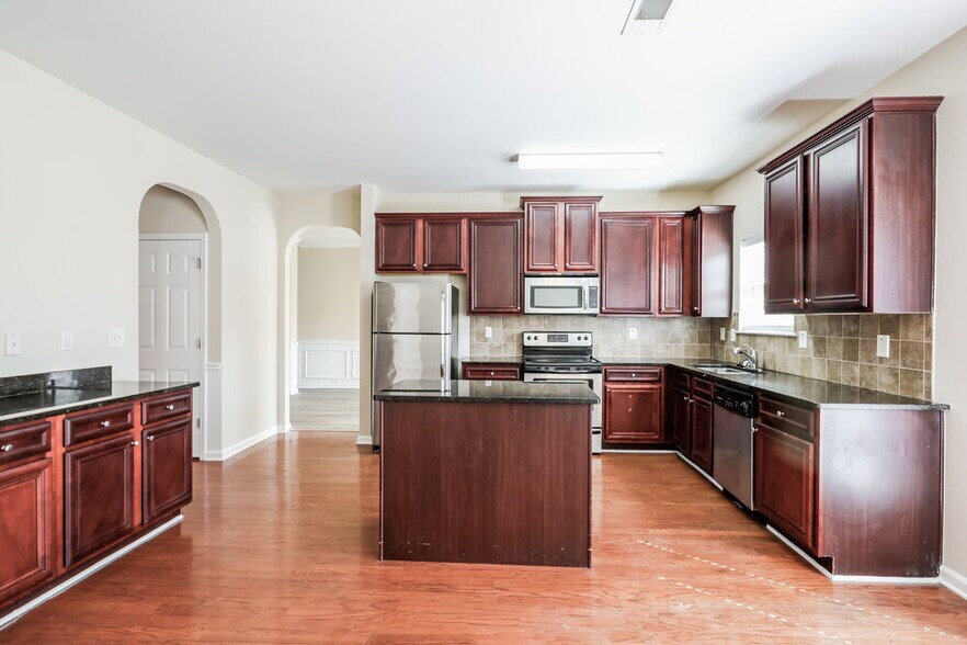 Building Photo - 3752 Sunbridge Dr SW