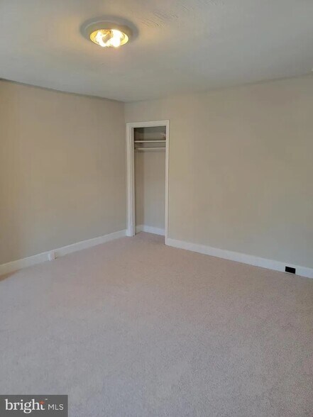 Building Photo - 613 Walnut St