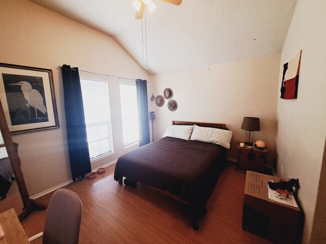 Building Photo - 840 Topaz Ln