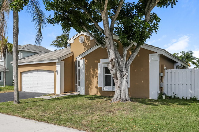Building Photo - 5262 NW 55th Terrace