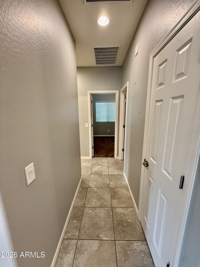 Building Photo - 1501 W Buckeye Tree Ave