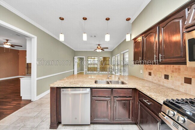 Building Photo - 15818 Sweetwater Creek Dr