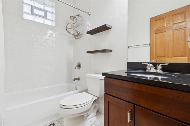 Building Photo - 6436 N Lehigh Ave