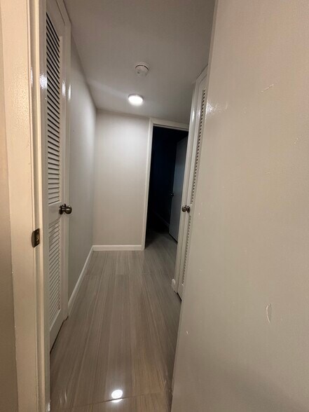 Building Photo - 9105 SW 137th Ter