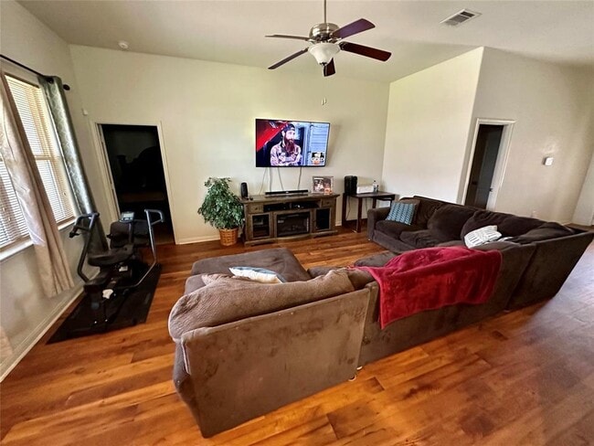 Building Photo - 19600 Per Lange Pass