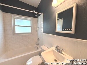Building Photo - 318 Sprucewood Ln