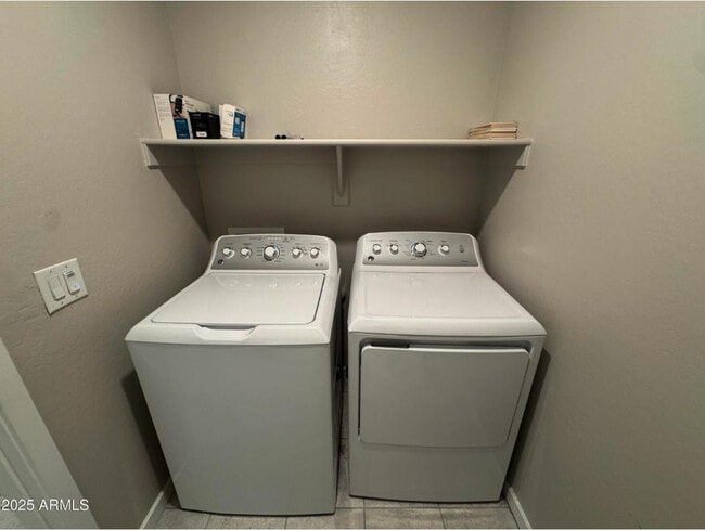 Building Photo - 775 E Furness Dr