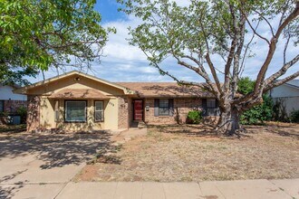 Building Photo - 3 Bedroom 2 Bath Home for Lease!