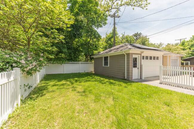 Building Photo - 1111 Olivia Ave