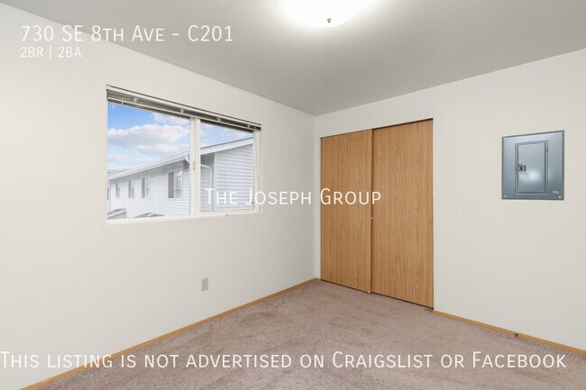 Building Photo - Top Floor 2BD/1.75BA Condo in Oak Harbor!