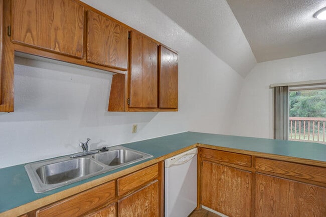 Building Photo - COUNTRY LIVING JUST OUTSIDE Of washougal