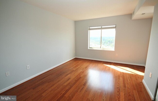 Building Photo - 2151 Jamieson Ave