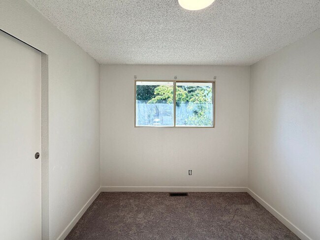 Building Photo - Fully updated 4 bedroom Federal Way home