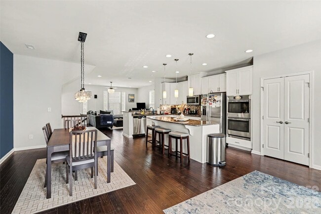 Building Photo - 4011 Zilker Park Dr