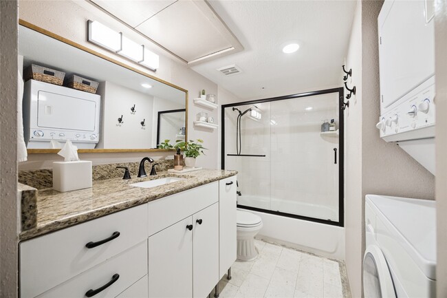 Building Photo - 7555 Katy Fwy