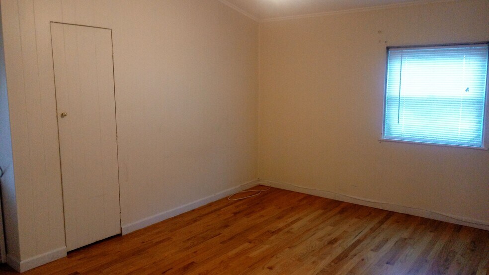 Building Photo - 277 Whitehall Rd S