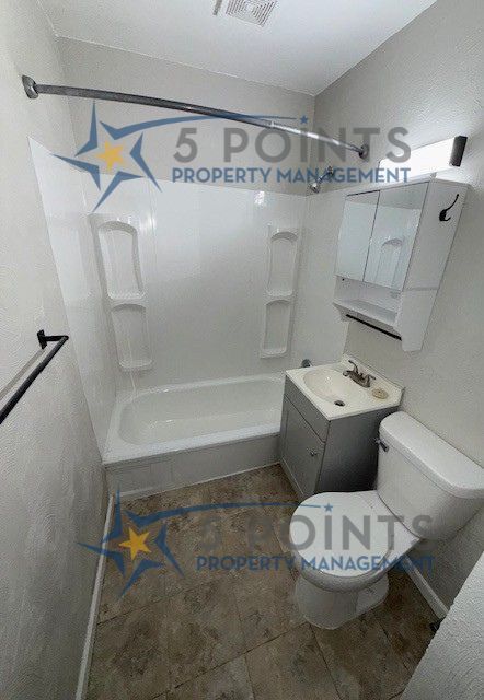 Building Photo - 1026 Francis Ave SE