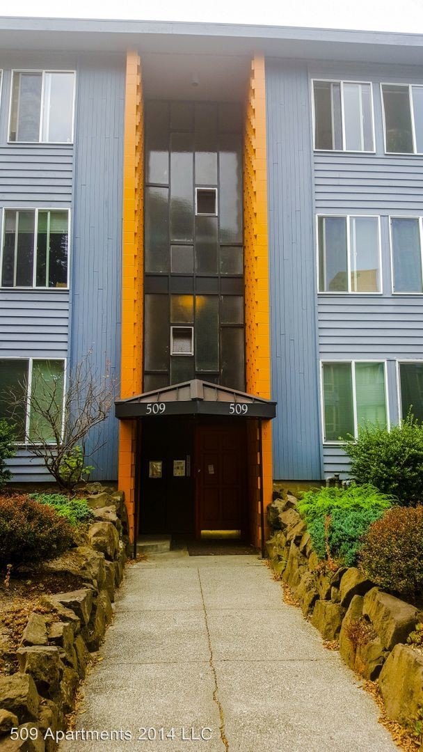 Building Photo - 509 19th Ave E