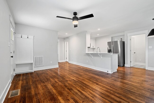 Building Photo - 2 Bedroom Ranch Style Home close to Downtown Raleigh