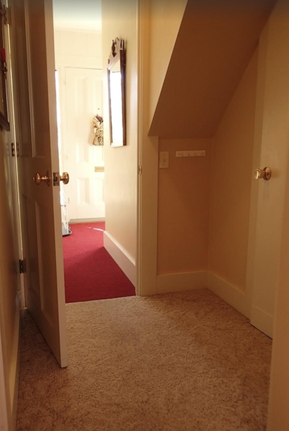 Entry Hallway looking towards front hallway - 80 College St