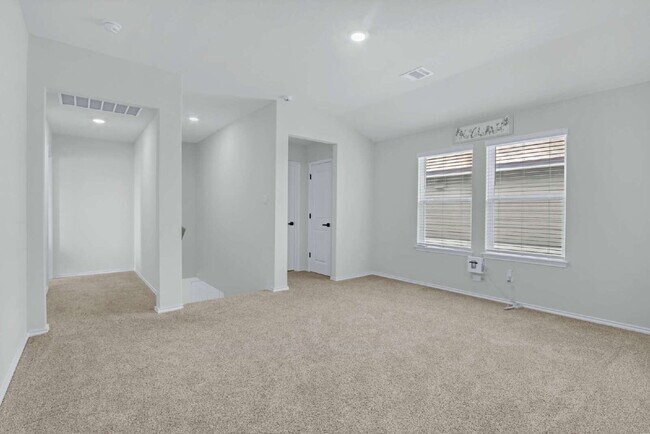 Building Photo - "Charming 4-Bedroom Retreat with Spacious ...