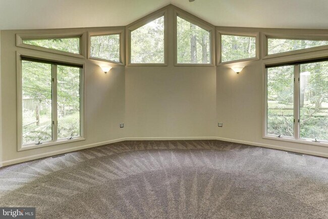 Building Photo - 10373 Currycomb Ct