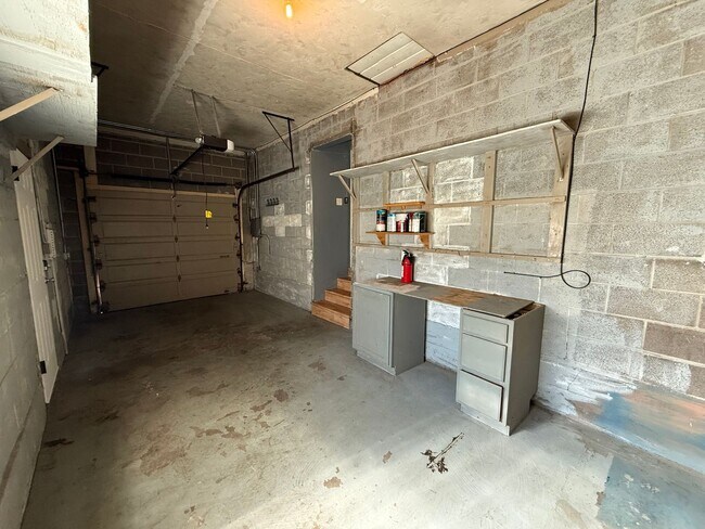 Building Photo - Beautifully Updated Home near Federal & Al...